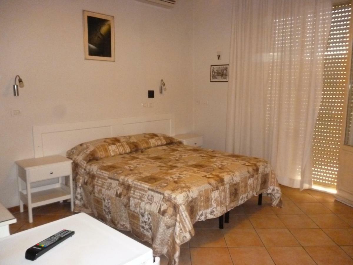 Eurotravel Bed And Car Hotel ลาสตรา อา ซินญา ภายนอก รูปภาพ